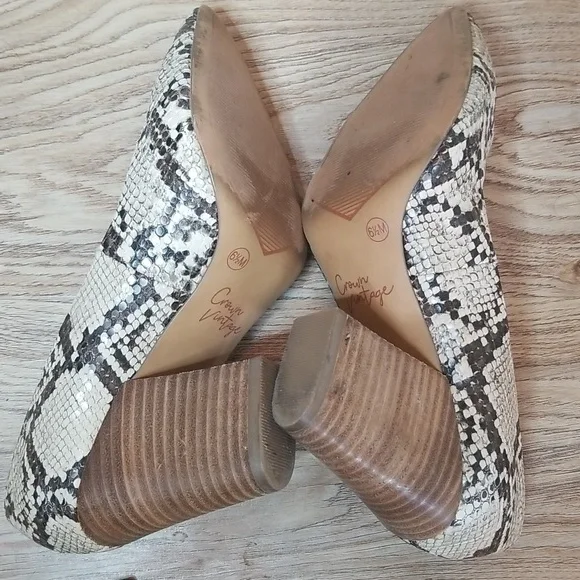 Crown Vintage Snake Skin Closed Toe Heels - Picture 7 of 9